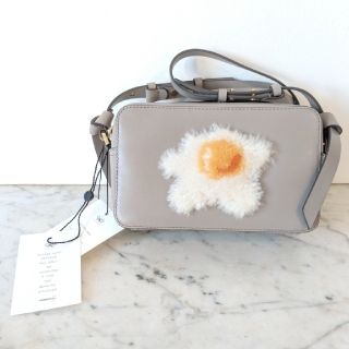 アニヤハインドマーチ(ANYA HINDMARCH)の残１【新品】Anya Hindmarch 目玉焼き クロスボディ ミニ ベージュ(ショルダーバッグ)