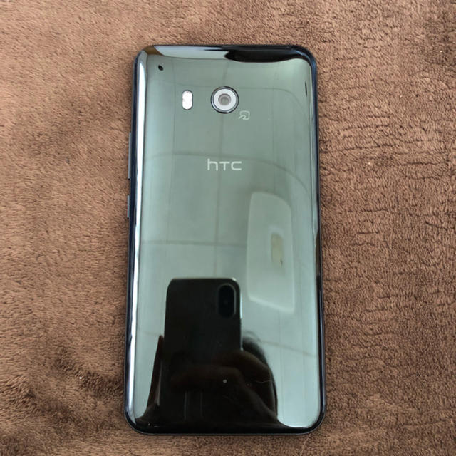 HTC(ハリウッドトレーディングカンパニー)のHTC U11 ブリリアントブラック 601SO SIMロック解除済 スマホ/家電/カメラのスマートフォン/携帯電話(スマートフォン本体)の商品写真