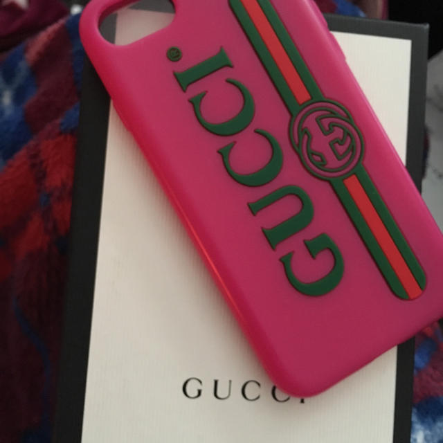 エクスペリア手帳型カバー / Gucci - GUCCI シリコンケース iPhone7.8対応の通販 by 激安💓ショップ💓値下げ大歓迎💓即購入OK💓｜グッチならラクマ