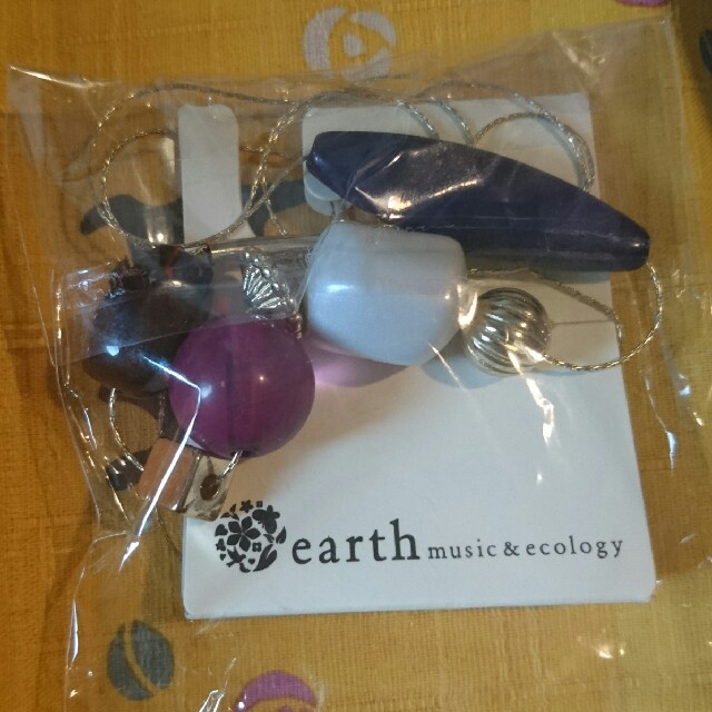 earth music & ecology(アースミュージックアンドエコロジー)のマルチカラーロングネックレス レディースのアクセサリー(ネックレス)の商品写真
