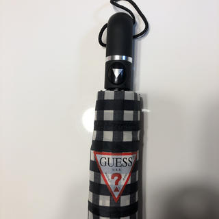 ゲス(GUESS)の最終値下げしました^_^ 新品！GUESS 折りたたみ傘(傘)