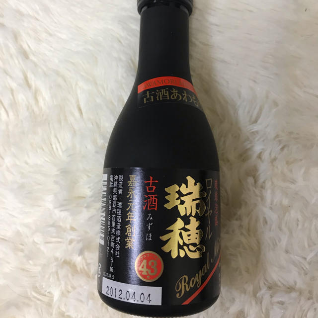 古酒泡盛ロイヤル瑞穂180ml 食品/飲料/酒の酒(焼酎)の商品写真