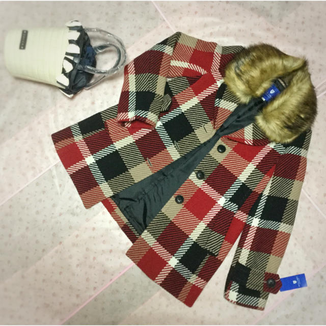 BURBERRY BLUE LABEL(バーバリーブルーレーベル)の本田翼着！2017年新品未使用タグ付き！ブルーレーベルクレストブリッジの赤コート レディースのジャケット/アウター(ロングコート)の商品写真