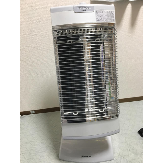 DAIKIN(ダイキン)のミントさん専用 ダイキン セラムヒート ERFT11US-W DAIKIN スマホ/家電/カメラの冷暖房/空調(電気ヒーター)の商品写真