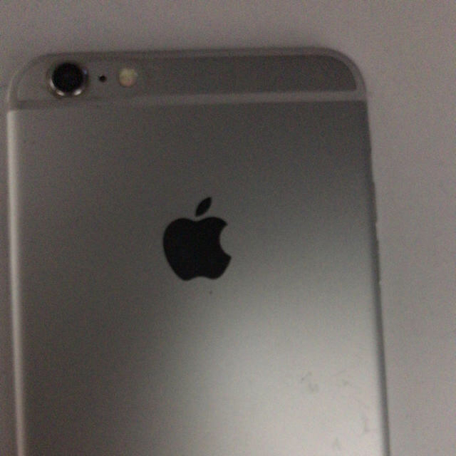 Apple(アップル)のiPhone 6plus 128GB シルバー スマホ/家電/カメラのスマートフォン/携帯電話(スマートフォン本体)の商品写真