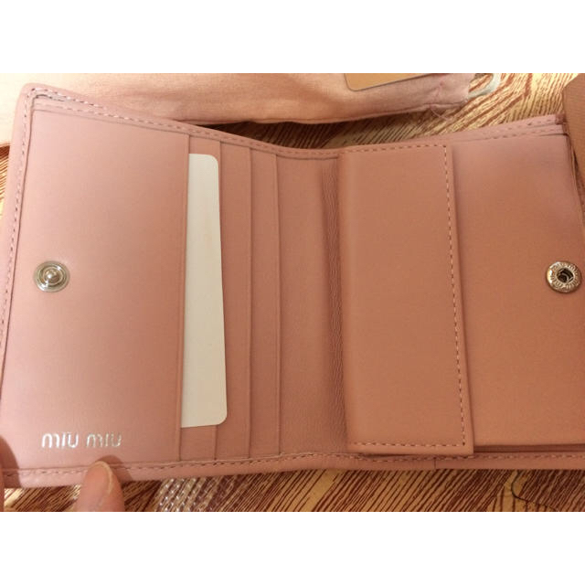 miumiu(ミュウミュウ)のミュウミュウ二つ折り財布 メンズのファッション小物(折り財布)の商品写真