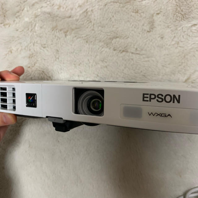 EPSON(エプソン)の短焦点モデル！EPSON モバイルプロジェクター EB-1761W スマホ/家電/カメラのテレビ/映像機器(プロジェクター)の商品写真