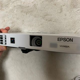 エプソン(EPSON)の短焦点モデル！EPSON モバイルプロジェクター EB-1761W(プロジェクター)