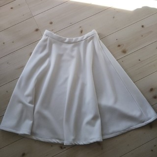 テチチ(Techichi)のテチチ 白のフレアースカート Mサイズ クリーニング済み(ひざ丈スカート)