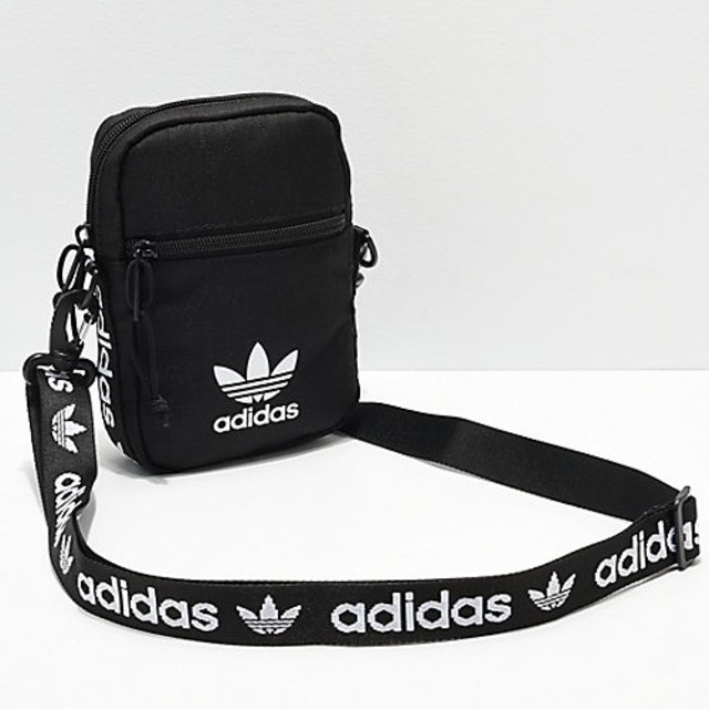 adidas(アディダス)の★海外限定★ アディダス オリジナルス ミニショルダーバッグ ブラック レディースのバッグ(ショルダーバッグ)の商品写真