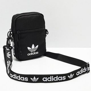 アディダス(adidas)の★海外限定★ アディダス オリジナルス ミニショルダーバッグ ブラック(ショルダーバッグ)