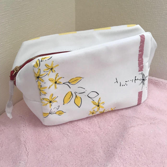 CLARINS(クラランス)の【新品】クラランス 花柄 イエローチェック ポーチ レディースのファッション小物(ポーチ)の商品写真