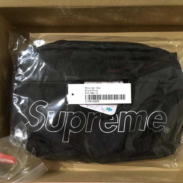 Supreme Shoulder Bag 18FW 1