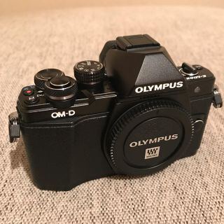 オリンパス(OLYMPUS)の【美品】OLYMPUS OM-D EM-10 Mark II(ミラーレス一眼)