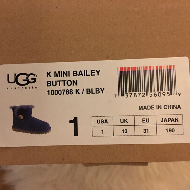 UGG(アグ)のUGG ショートブーツ キッズ 19.0センチ キッズ/ベビー/マタニティのキッズ靴/シューズ(15cm~)(ブーツ)の商品写真