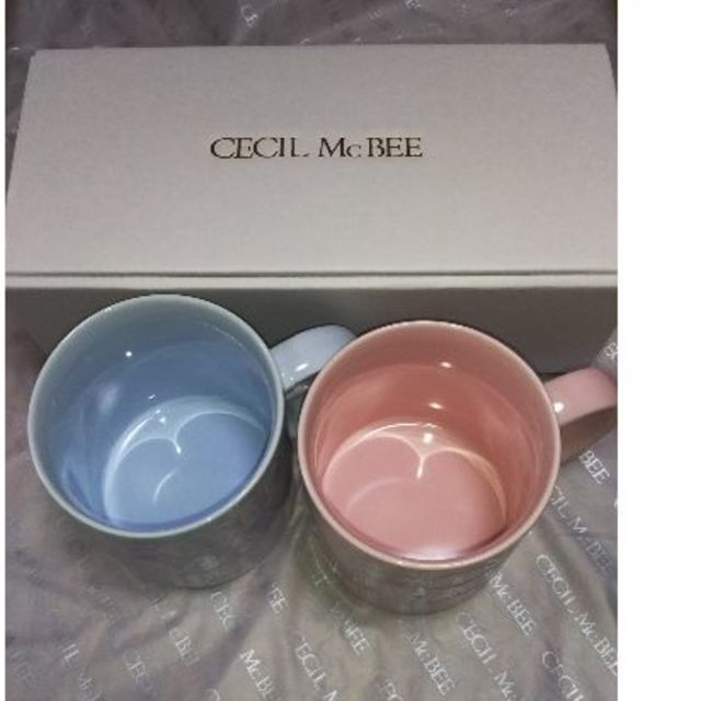 CECIL McBEE(セシルマクビー)の専用☆新品☆セシルのペアマグカップ インテリア/住まい/日用品のキッチン/食器(グラス/カップ)の商品写真