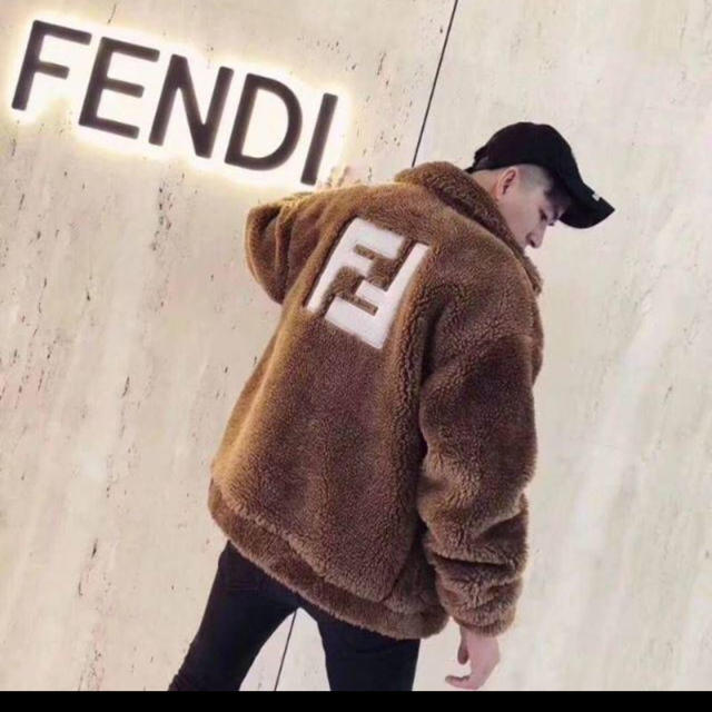 FENDI(フェンディ)のFENDI ファージャケット メンズのジャケット/アウター(ダッフルコート)の商品写真