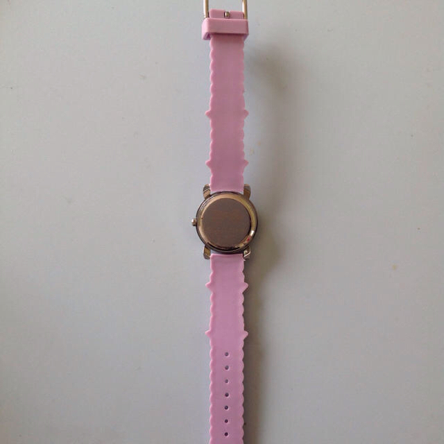 サンリオ(サンリオ)のたつや0958さん専用　サンリオ ボンボンリボン腕時計  美品 エンタメ/ホビーのおもちゃ/ぬいぐるみ(キャラクターグッズ)の商品写真