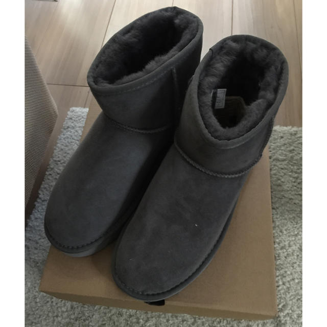 ブーツ新品 UGG ミニ グレー サイズ8