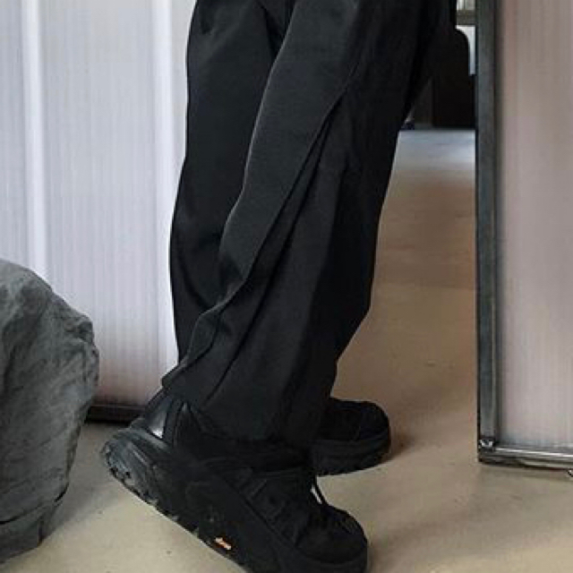 RAF SIMONS(ラフシモンズ)のKIKO KOSTADINOV  TRIPLE DART TROUSERS  メンズのパンツ(ワークパンツ/カーゴパンツ)の商品写真