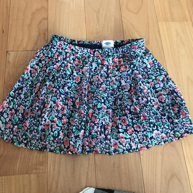 Old Navy(オールドネイビー)のOLD NAVY 花柄スカート キッズ/ベビー/マタニティのキッズ服女の子用(90cm~)(スカート)の商品写真