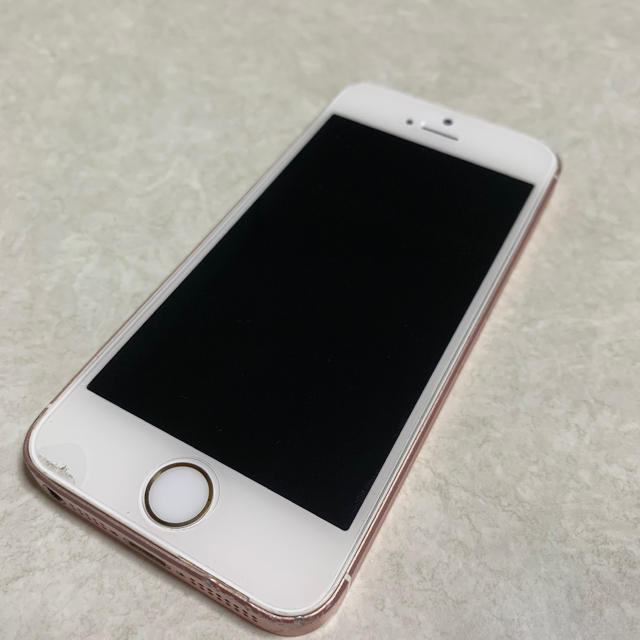 iPhone(アイフォーン)のiPhone SE 64GB ローズゴールド 中古品 スマホ/家電/カメラのスマートフォン/携帯電話(スマートフォン本体)の商品写真