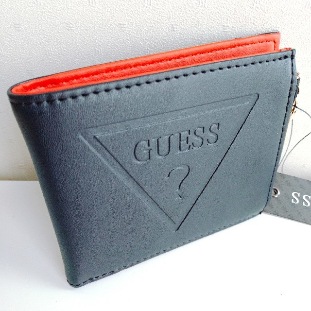 GUESS(ゲス)のラスト1個です【新品未使用】GUESS メンズ 財布 二つ折り財布 赤 黒 メンズのファッション小物(折り財布)の商品写真