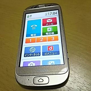 フジツウ(富士通)のらくらくスマートフォン F-12D(スマートフォン本体)