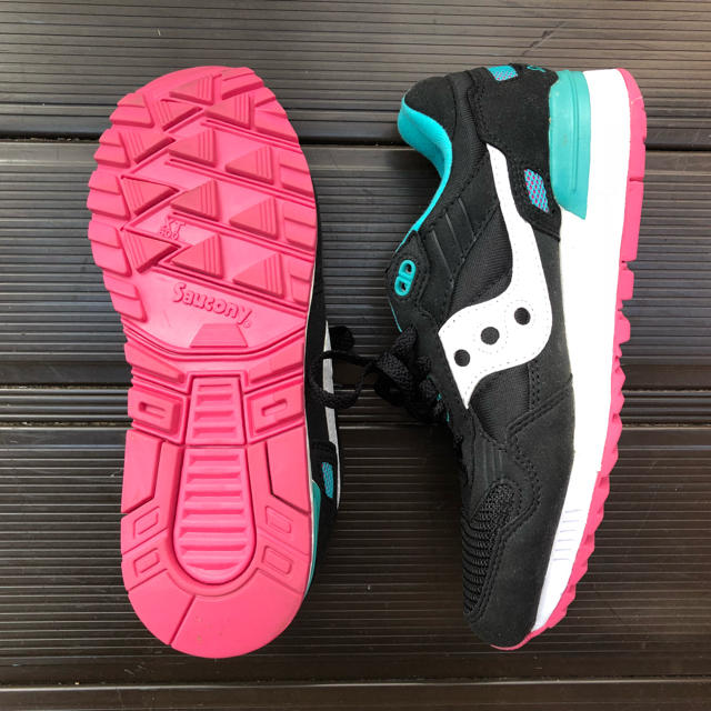 SAUCONY(サッカニー)の値下げしました！Saucony SHADOW5000 25.5cm レディースの靴/シューズ(スニーカー)の商品写真