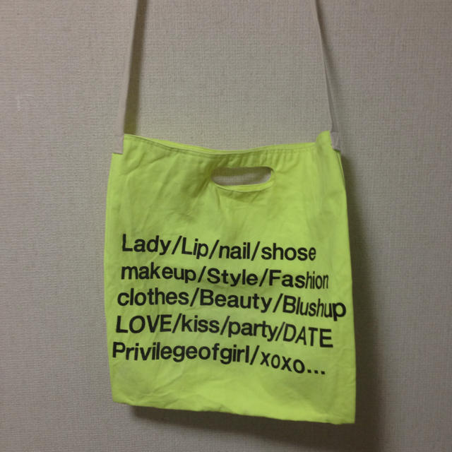 ネオンイエロー2wayショルダー レディースのバッグ(ショルダーバッグ)の商品写真