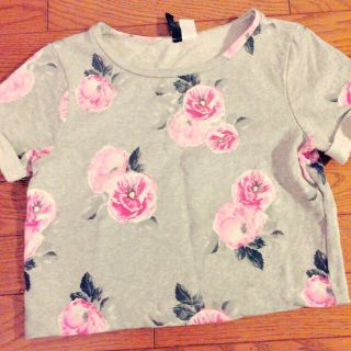 エイチアンドエム(H&M)のショート丈トップス♡(カットソー(半袖/袖なし))