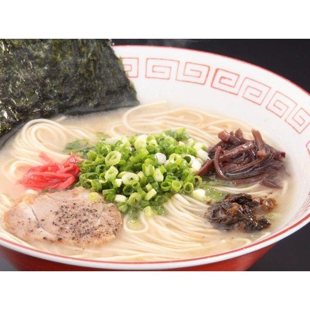 サンポー食品　博多豚骨ラーメン　10食分　細麺　全国送料無料 食品/飲料/酒の食品(麺類)の商品写真