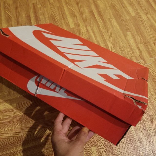 NIKE(ナイキ)の【最終値下げ】激レア Nike Big swoosh 赤 28.0cm メンズの靴/シューズ(スニーカー)の商品写真