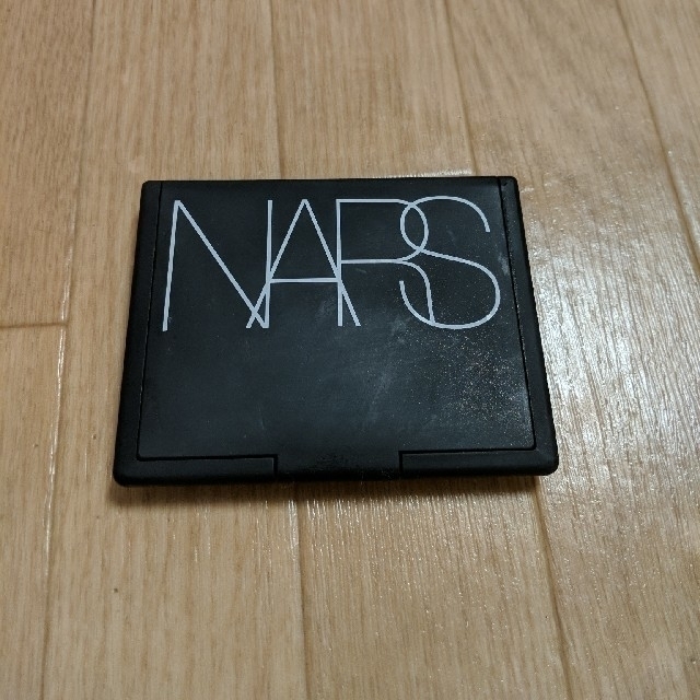 NARS(ナーズ)のナーズ　NARS　ライトリフレクティングセッティングパウダープレスト コスメ/美容のベースメイク/化粧品(フェイスパウダー)の商品写真