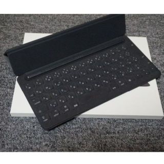 アップル(Apple)の10.5インチiPad Pro用 スマートキーボード/MPTL2J/A(モバイルケース/カバー)