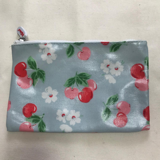 Cath Kidston(キャスキッドソン)のCath Kidston ポーチ+ミニハンカチセット レディースのファッション小物(ポーチ)の商品写真