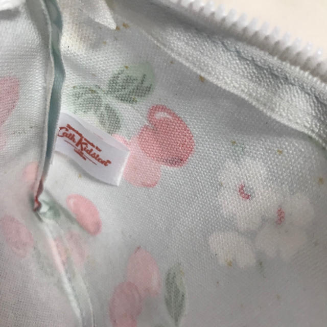 Cath Kidston(キャスキッドソン)のCath Kidston ポーチ+ミニハンカチセット レディースのファッション小物(ポーチ)の商品写真