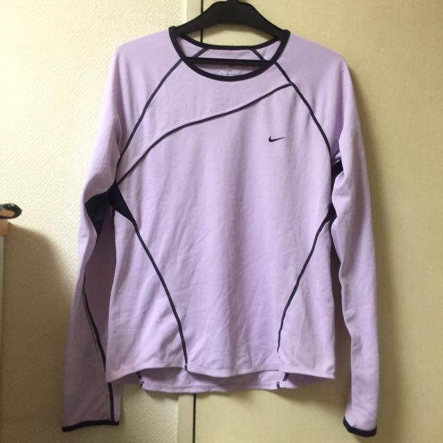 NIKE(ナイキ)のNIKEのTシャツ レディースのトップス(Tシャツ(長袖/七分))の商品写真