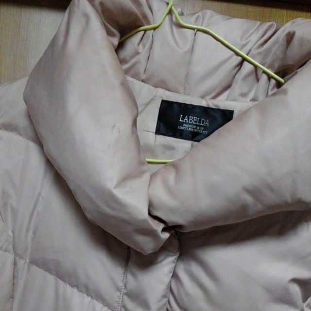 イオンオリジナルピンクベージュダウンコート レディースのジャケット/アウター(ダウンコート)の商品写真