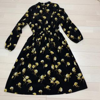 フォーエバートゥエンティーワン(FOREVER 21)の花柄ワンピース(ひざ丈ワンピース)