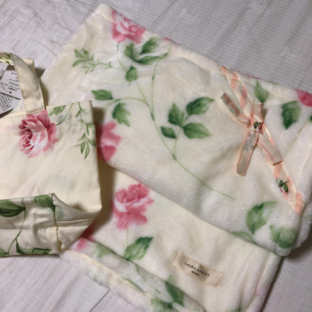 LAURA ASHLEY - 新品 ローラアシュレイ ブランケットの通販 by ...