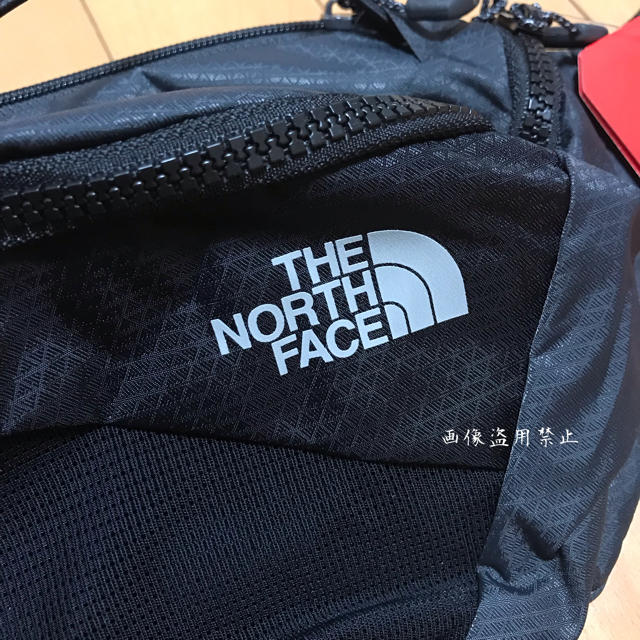 THE NORTH FACE(ザノースフェイス)の新品未使用 6リッター ヨーロッパ限定 ノースフェイス ボディバッグ ブラック メンズのバッグ(ボディーバッグ)の商品写真