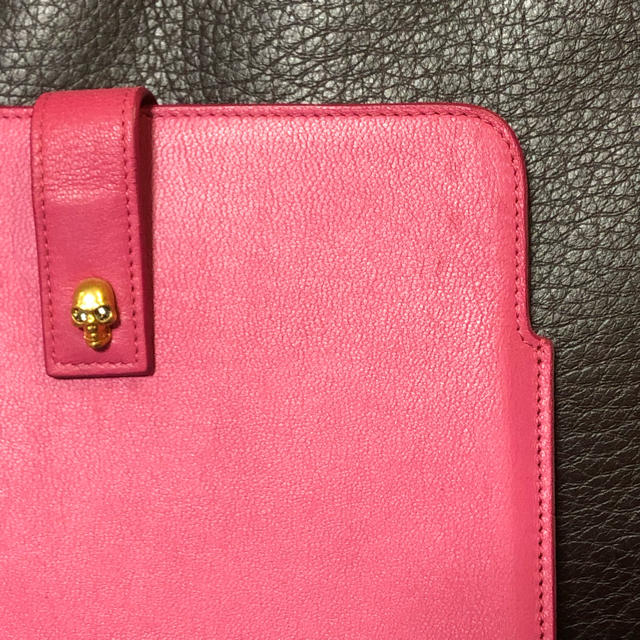 Alexander McQueen(アレキサンダーマックイーン)のアレキサンダーマックイーン iPadケース スマホ/家電/カメラのスマホアクセサリー(iPadケース)の商品写真