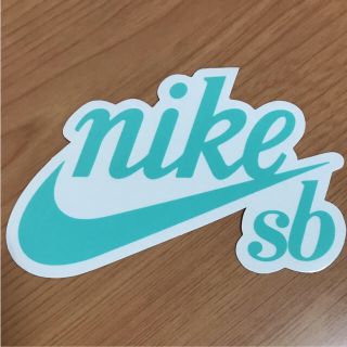 ナイキ(NIKE)の【縦8.7cm横13.5cm】NIKE SBステッカー(ステッカー)