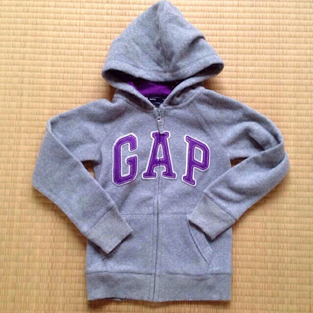 GAP Kids(ギャップキッズ)のGAP☆フリースパーカー☆値下げ キッズ/ベビー/マタニティのキッズ服男の子用(90cm~)(その他)の商品写真