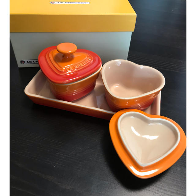 LE CREUSET(ルクルーゼ)の【新品LE CREUSET】ココットセット オレンジ インテリア/住まい/日用品のキッチン/食器(食器)の商品写真