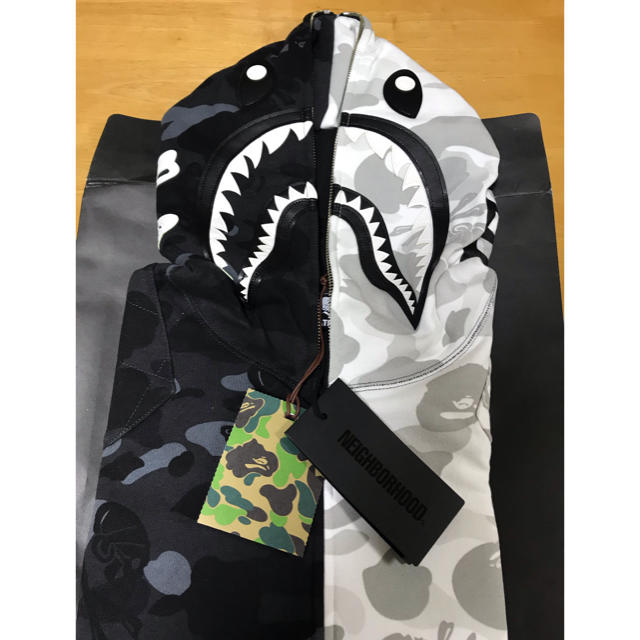 A BATHING APE(アベイシングエイプ)のLサイズ BAPE NEIGHBORHOOD SHARK HOODIE メンズのトップス(パーカー)の商品写真