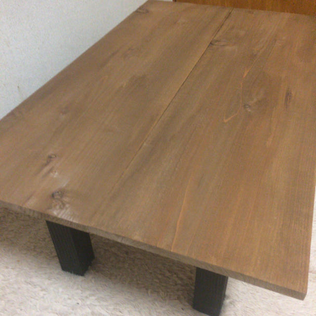 無垢材を使った木製テーブル インテリア/住まい/日用品の机/テーブル(ローテーブル)の商品写真