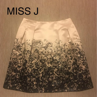 エムズグレイシー(M'S GRACY)の新同 ミスジェイ MISS J  フラワープリントタックスカート(ひざ丈スカート)