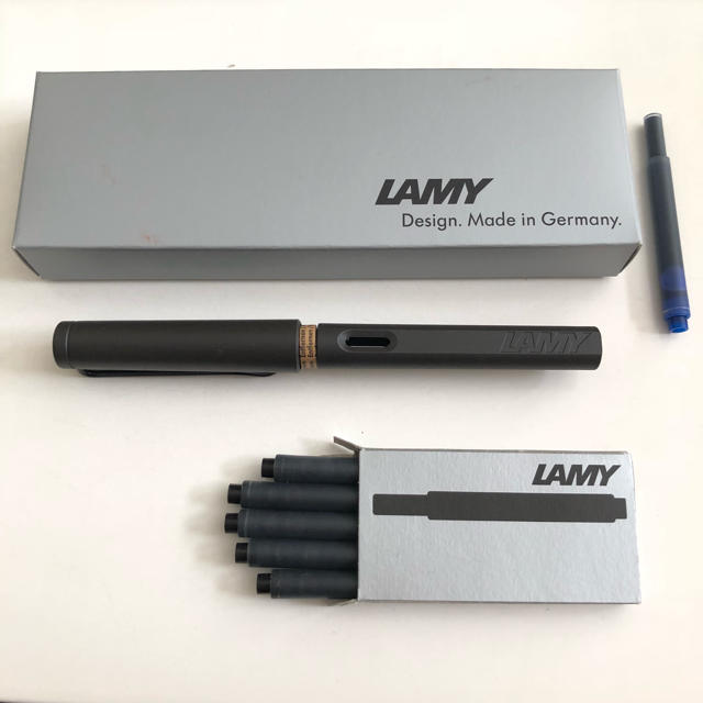 LAMY(ラミー)のLAMY 万年筆 サファリ 新品未使用箱入り インテリア/住まい/日用品の文房具(ペン/マーカー)の商品写真